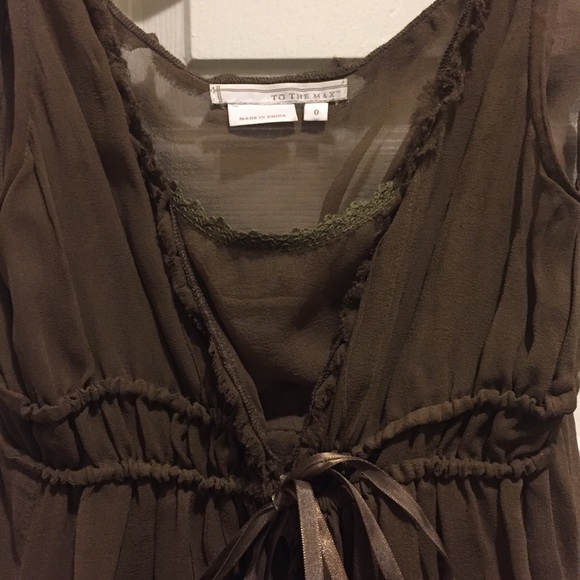 ❌SOLD❌ Brown Silk Chiffon Sleeveless Top - Picture 2 of 7